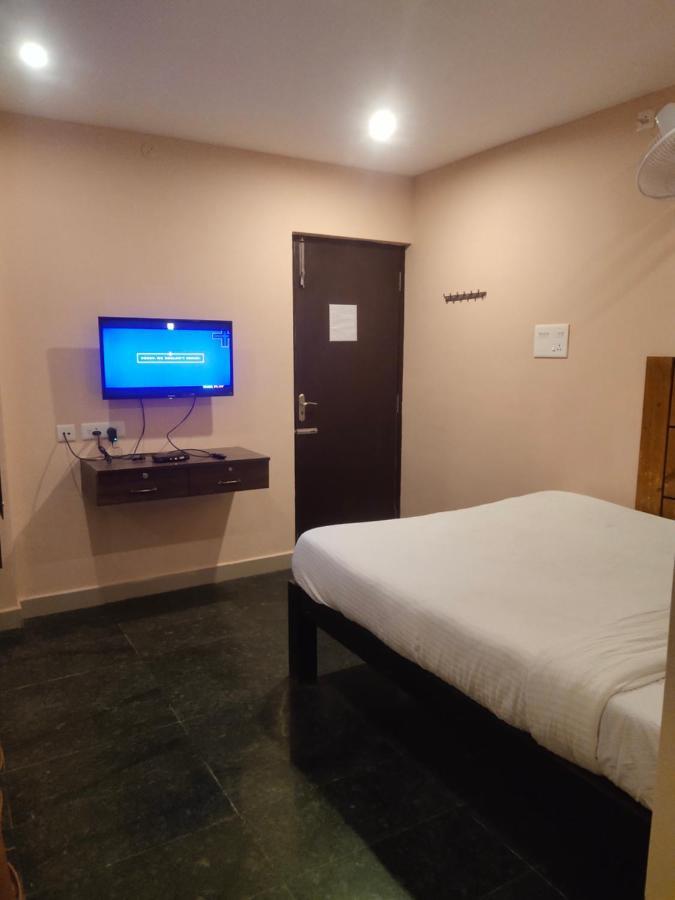 Hotel J J Residency Puducherry Exterior foto