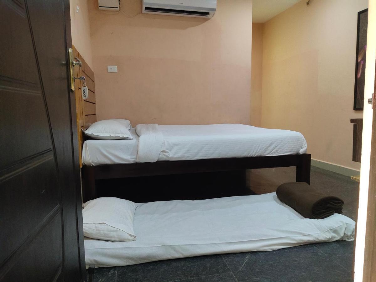 Hotel J J Residency Puducherry Exterior foto